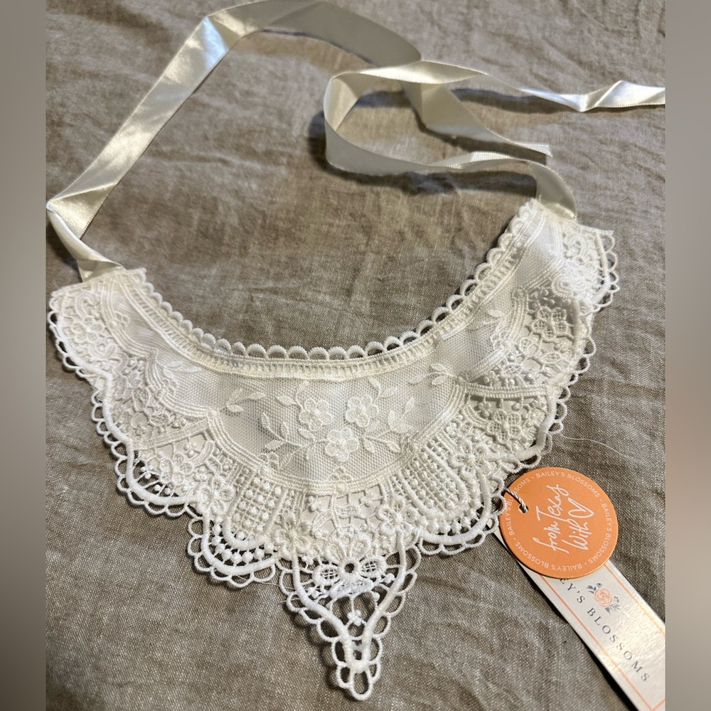 Elegant White Lace Collar/Bib